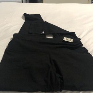 BNWT VS / PINK YOGA PANTS